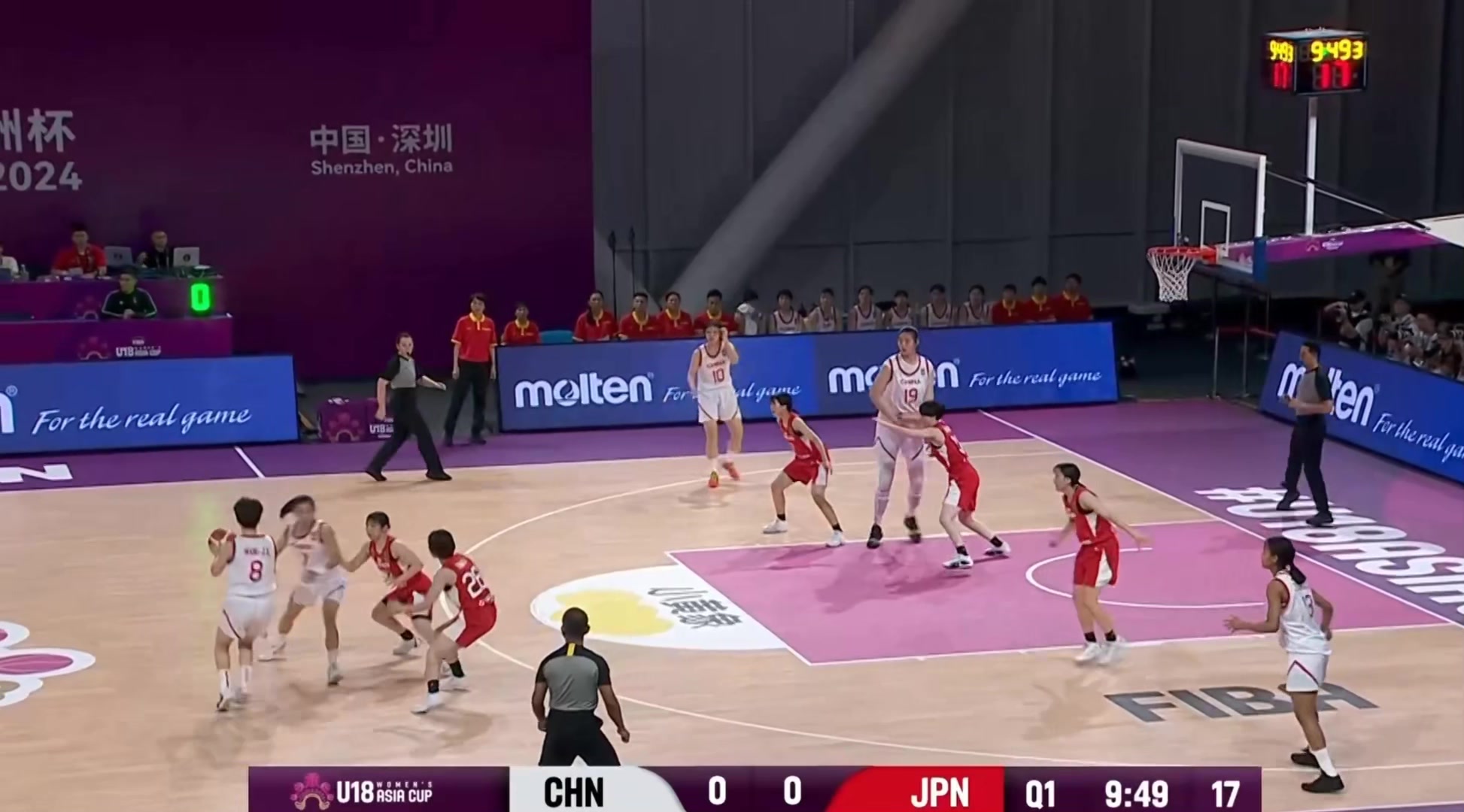 日本女篮的中锋比张子宇差了有快三个头！这得分简直不要太轻松